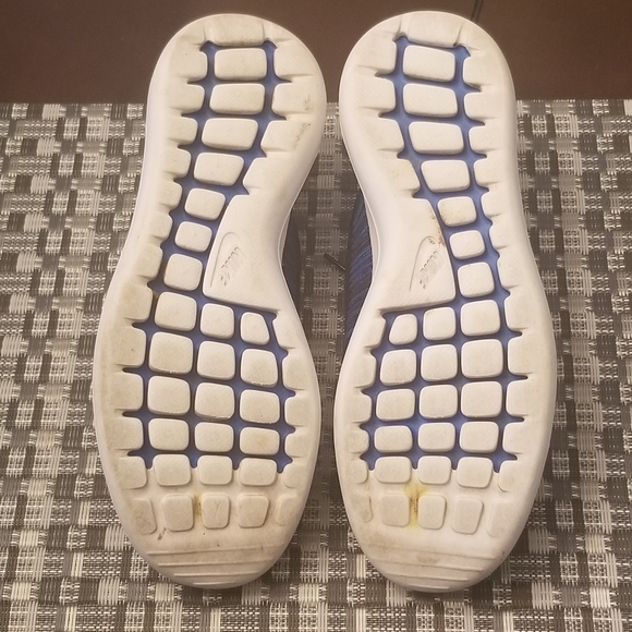Nike Roshe Men’s Runners (Size 10.5) - Picture 5 of 5